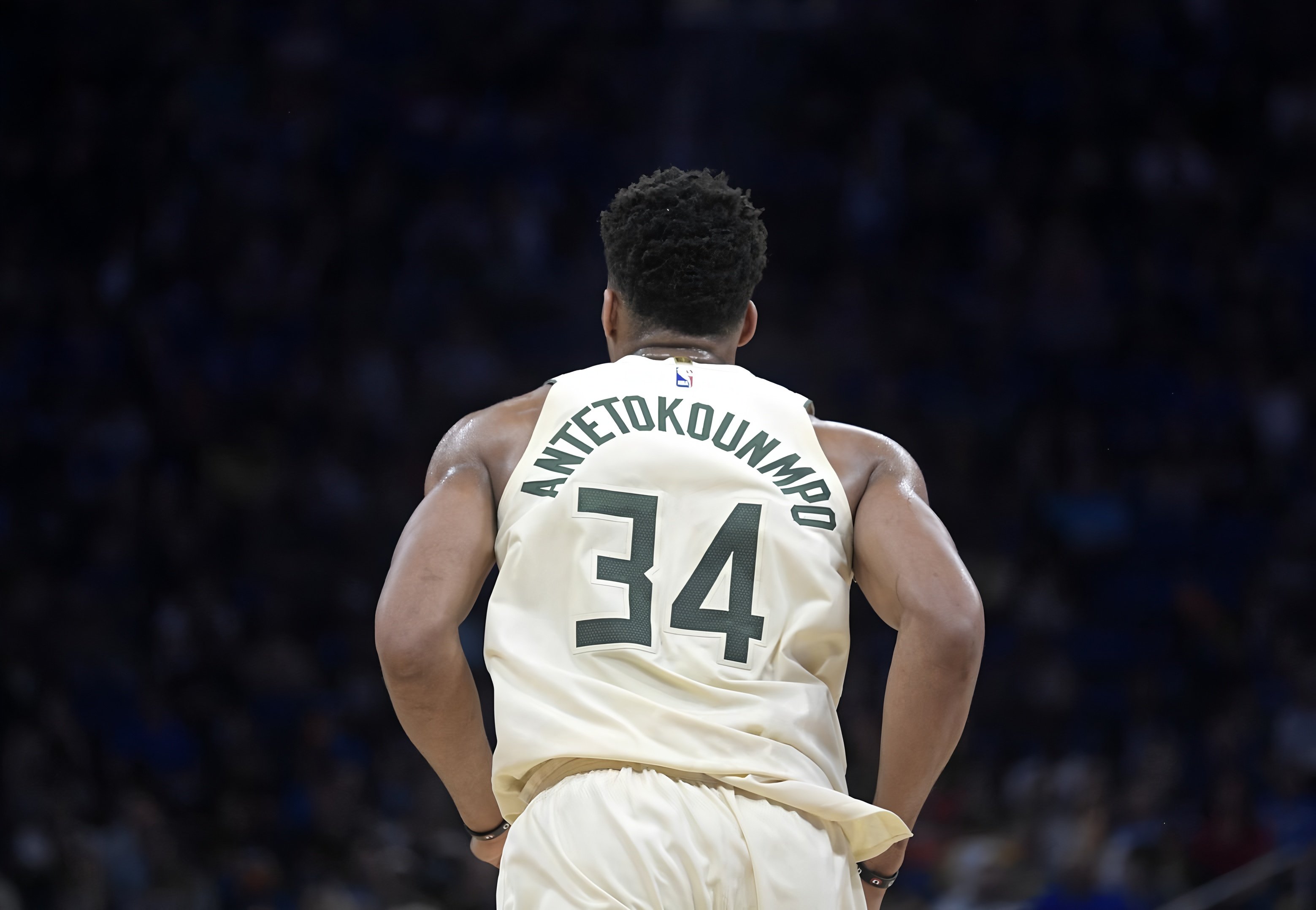 关于密尔沃基雄鹿发布备战花絮；今晨临场应变；德甲任务艰巨；年轻球员得到机会的信息