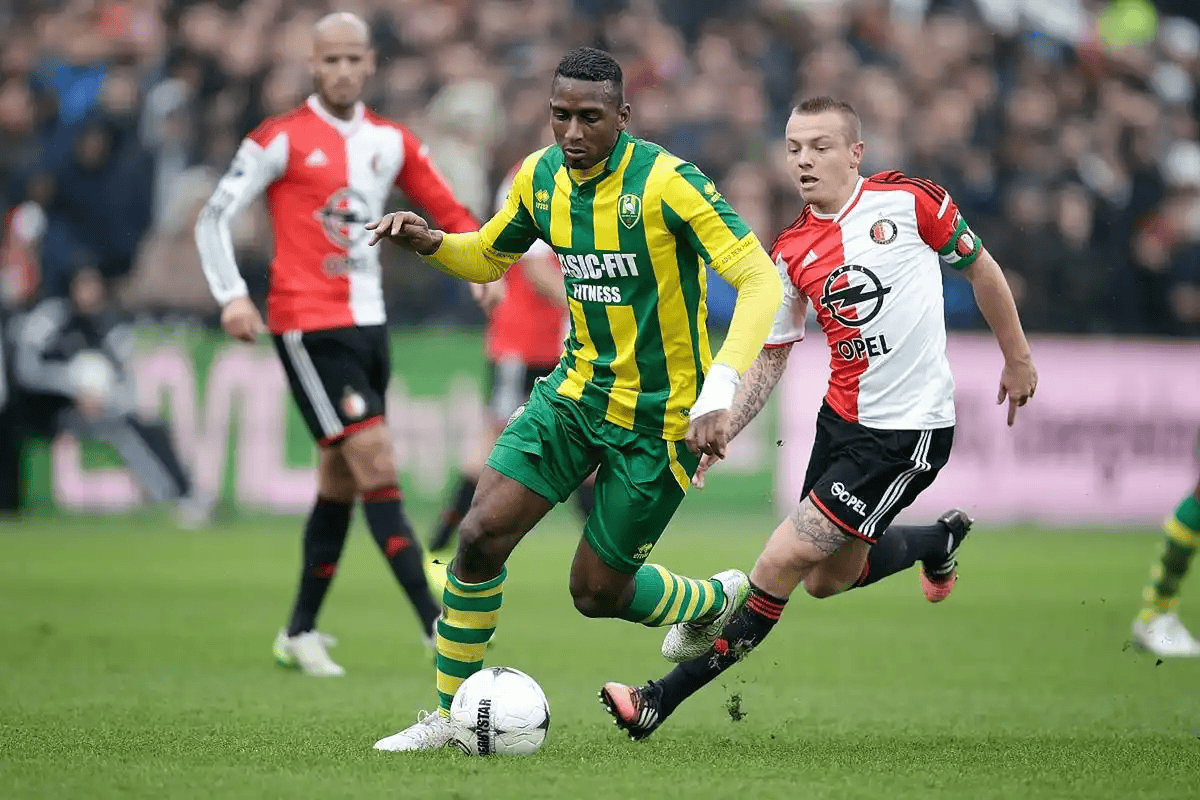 关于转折点！费耶诺德止住颓势；中超赛前攻防权衡；更衣室稳定；更衣室氛围转暖的信息